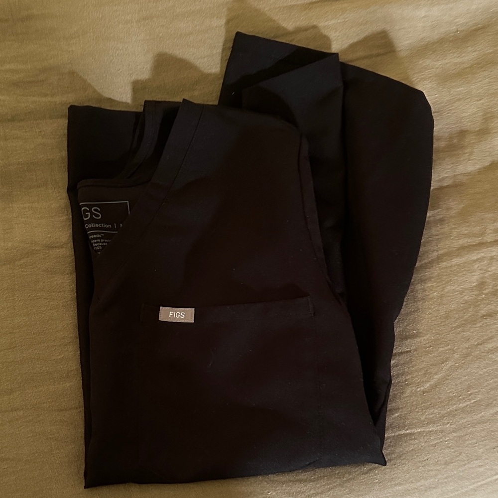 FIGS Catalina Black Scrub Top